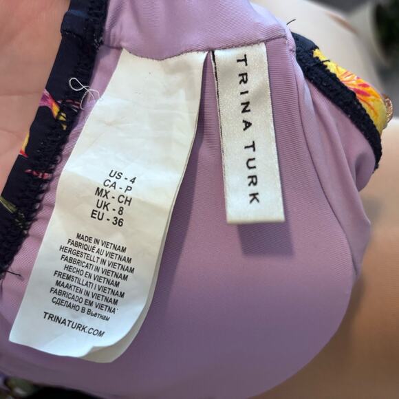 Trina Turk Off Shoulder Bandeau Bikini Top Size 4 Ruffle Swimsuit Fiji Tropical - Picture 7 of 7